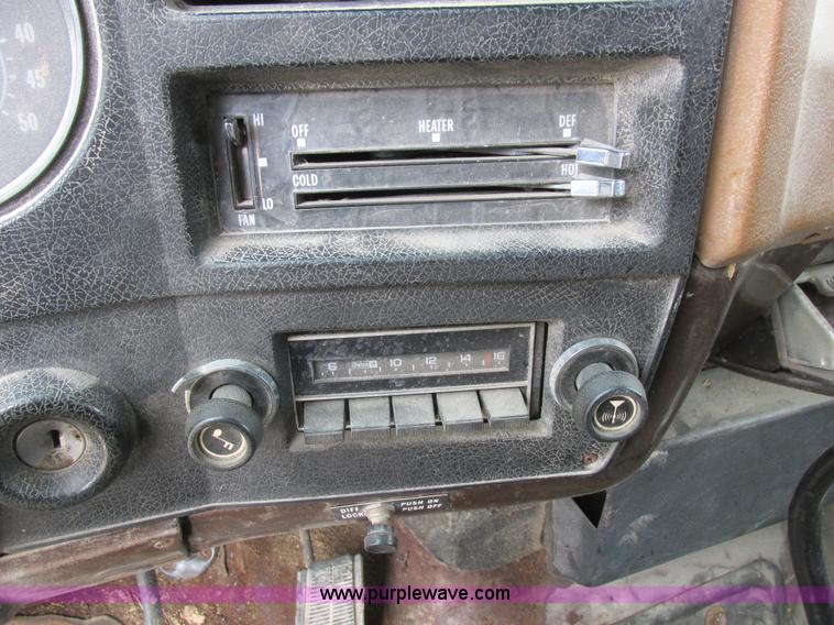 image for item L7149 1979 Chevrolet C70 grain truck