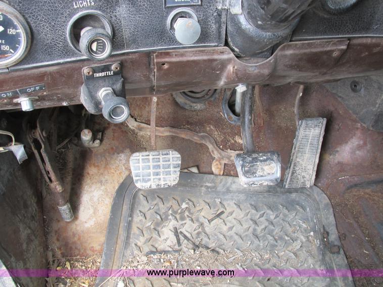 image for item L7149 1979 Chevrolet C70 grain truck