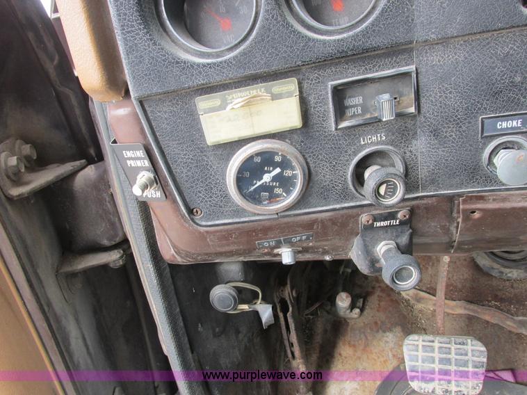 image for item L7149 1979 Chevrolet C70 grain truck
