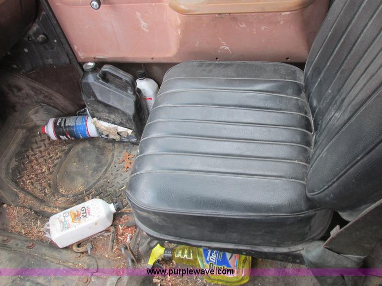 image for item L7149 1979 Chevrolet C70 grain truck