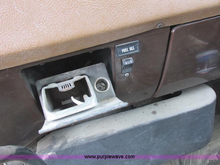 image for item L7149 1979 Chevrolet C70 grain truck