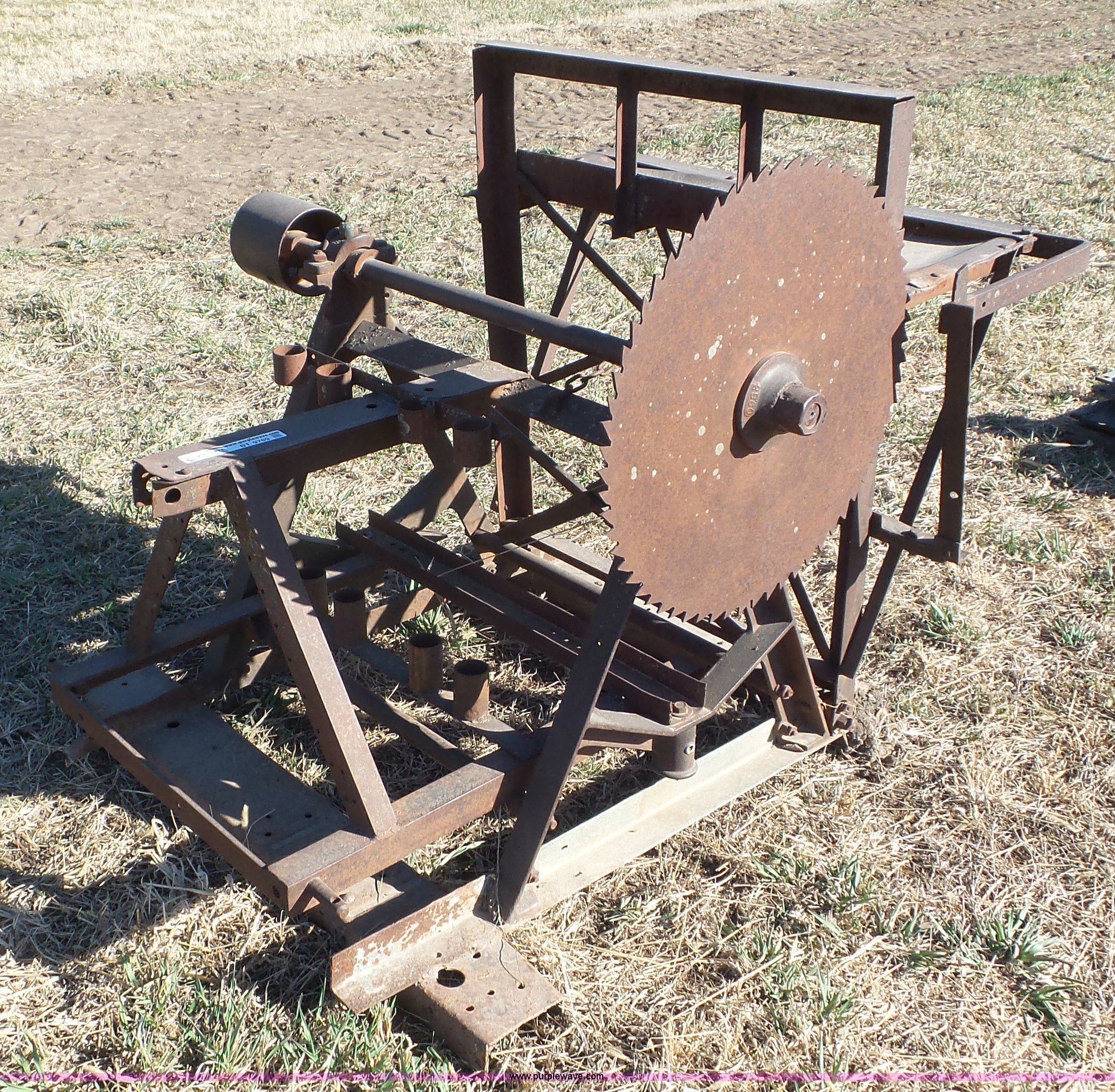 Belt driven buzz saw in Salina, KS Item BT9769 sold Purple Wave