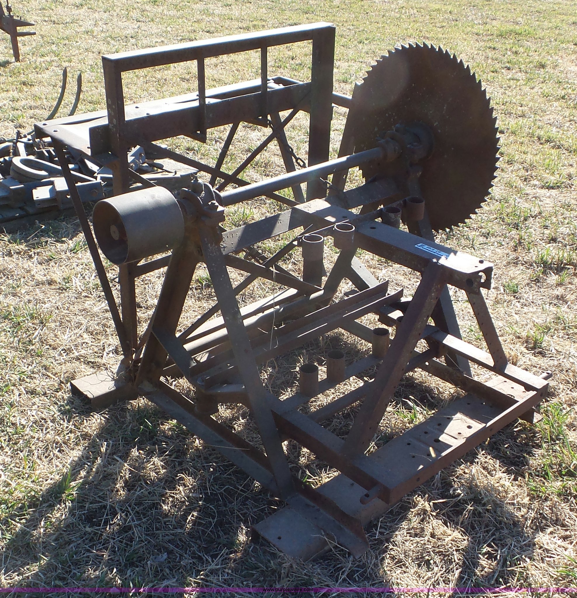 Belt driven buzz saw in Salina, KS Item BT9769 sold Purple Wave