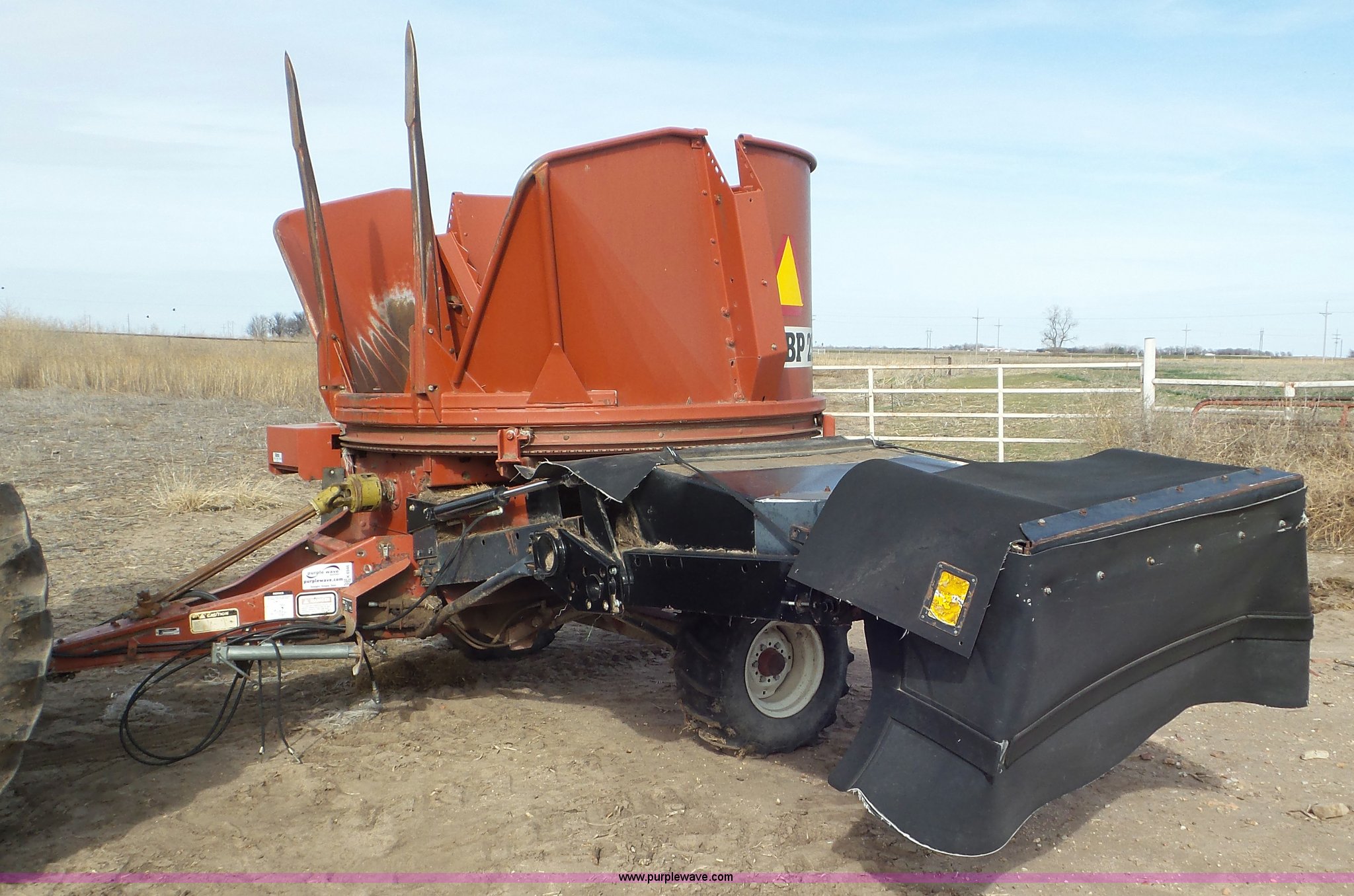 Hesston BP25 hay grinder in Great Bend, KS Item K6946 sold Purple Wave