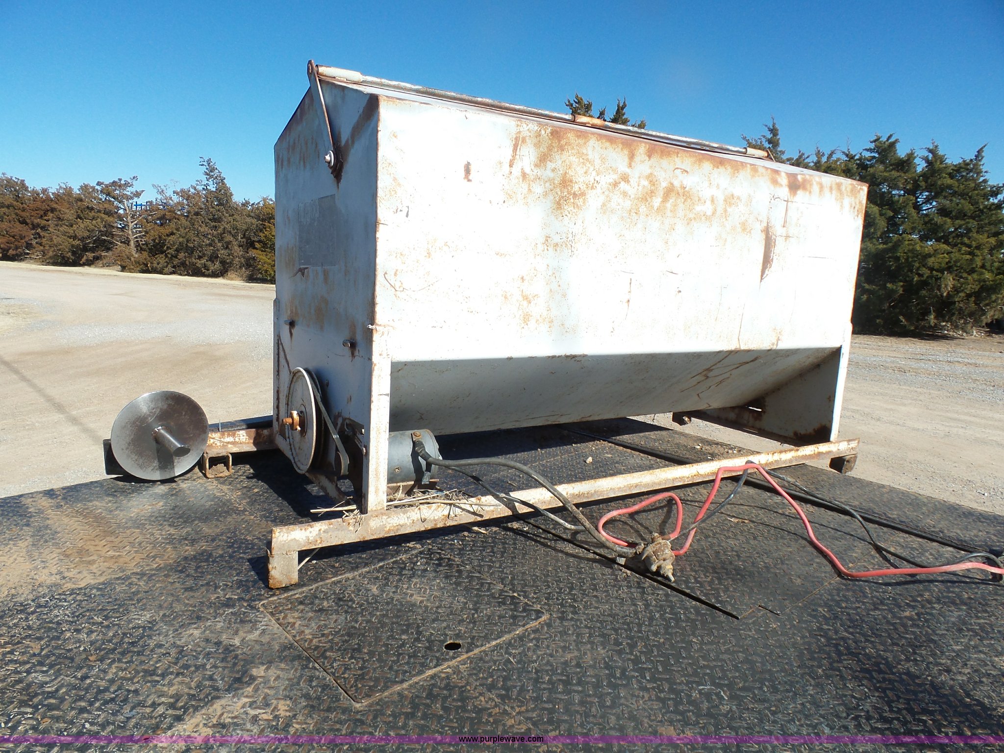 Bar Six cake feeder in Alva, OK Item L6222 sold Purple Wave