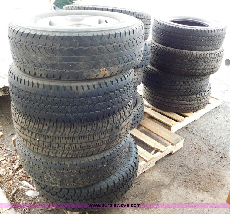 image for item CD9251 (13) tires