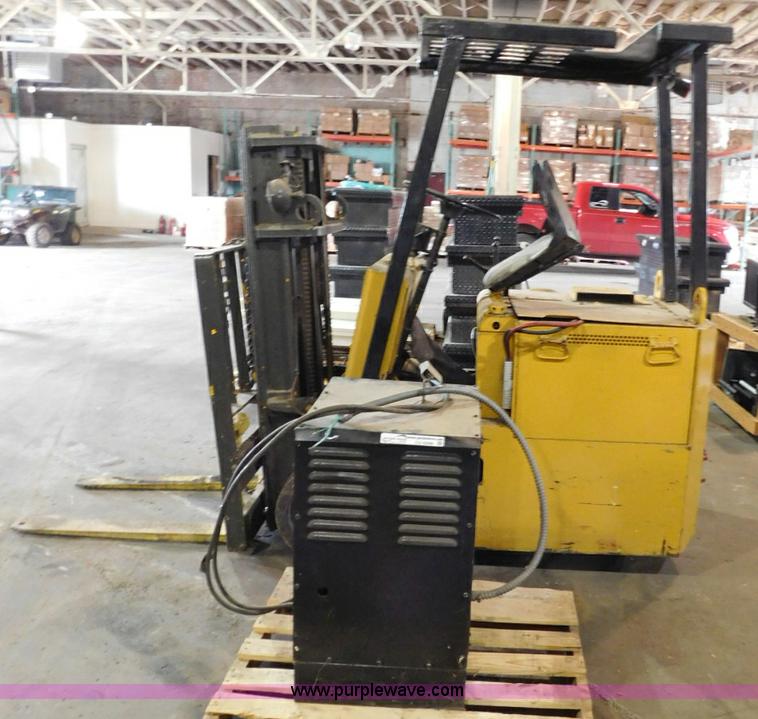 image for item CD9258 Pettibone forklift
