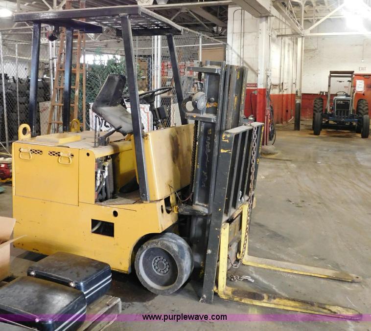 image for item CD9258 Pettibone forklift