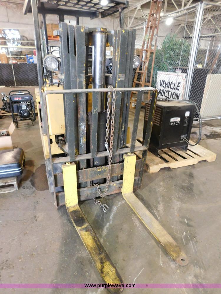 image for item CD9258 Pettibone forklift