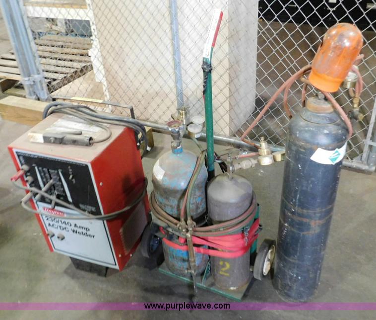 image for item CD9261 Dayton AC/DC welder