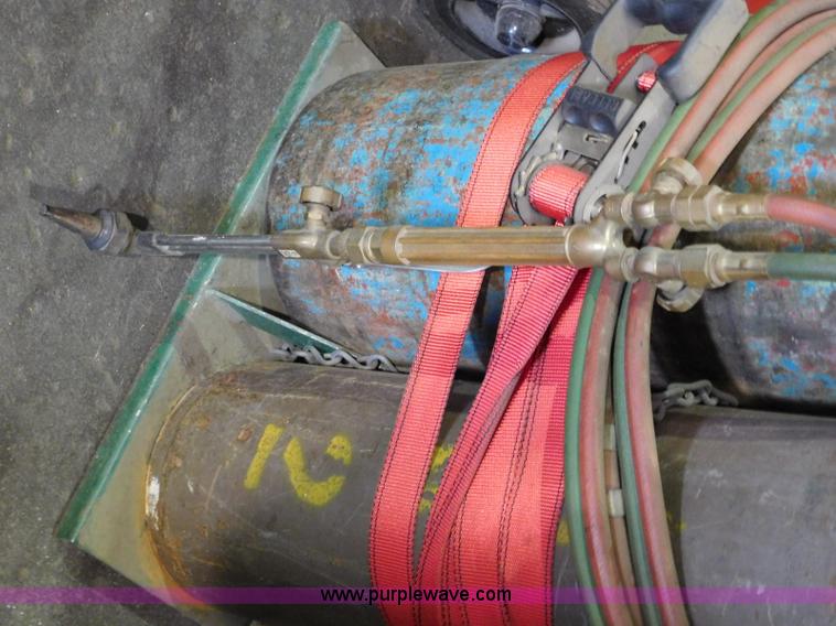 image for item CD9261 Dayton AC/DC welder