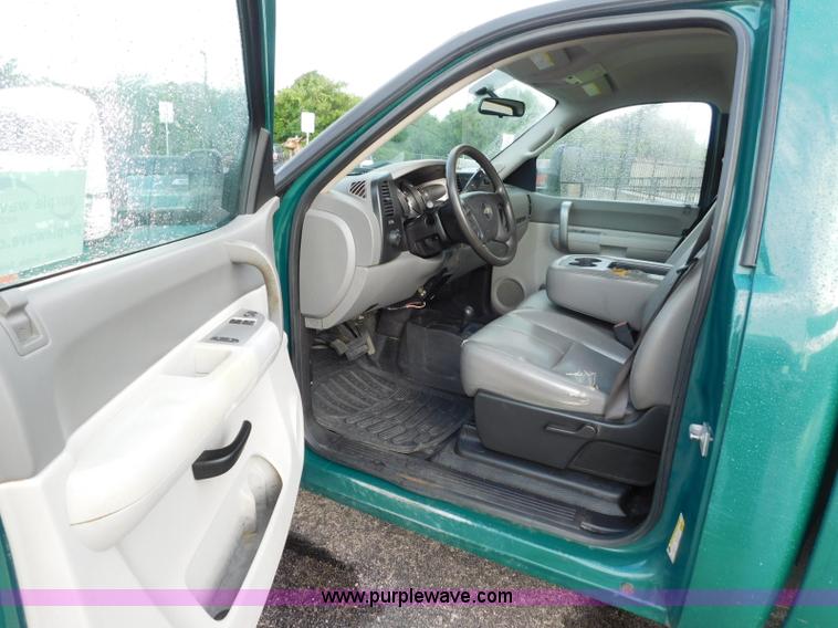 image for item L5857 2009 Chevrolet Silverado 2500HD pickup truck