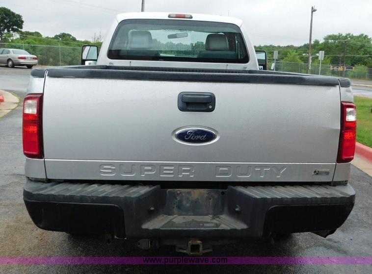 image for item L5859 2011 Ford F250 Super Duty pickup truck