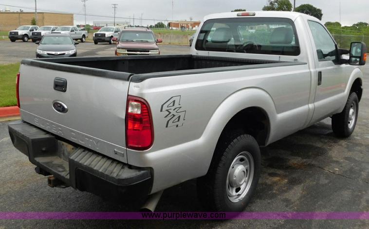 image for item L5859 2011 Ford F250 Super Duty pickup truck