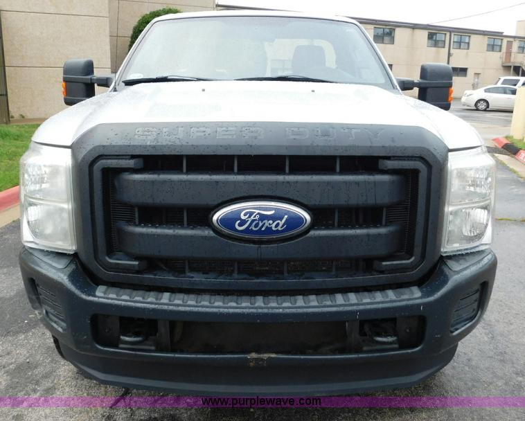 image for item L5859 2011 Ford F250 Super Duty pickup truck