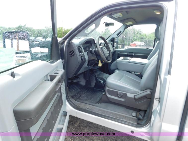 image for item L5859 2011 Ford F250 Super Duty pickup truck