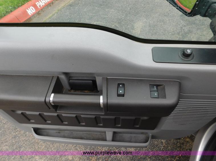 image for item L5859 2011 Ford F250 Super Duty pickup truck