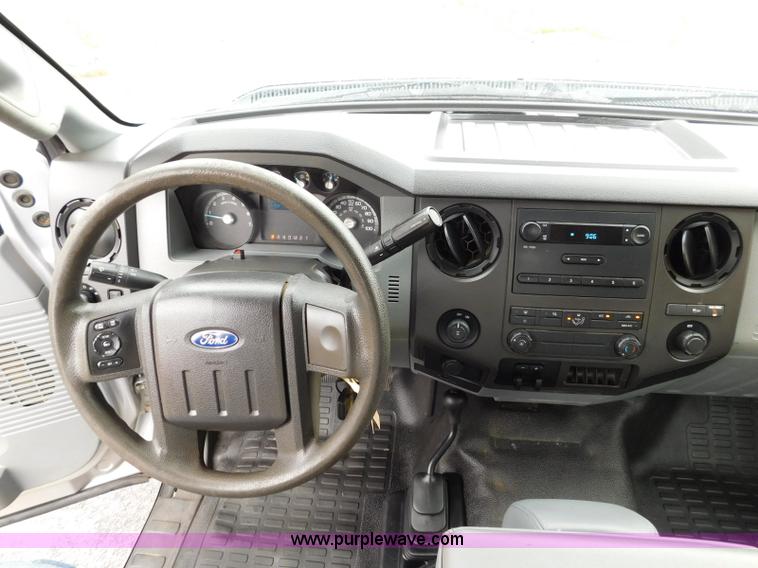 image for item L5859 2011 Ford F250 Super Duty pickup truck