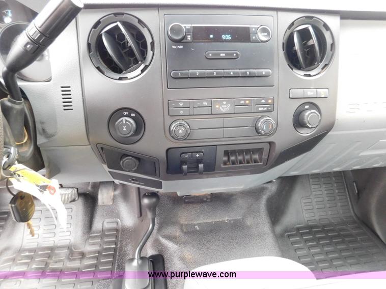 image for item L5859 2011 Ford F250 Super Duty pickup truck