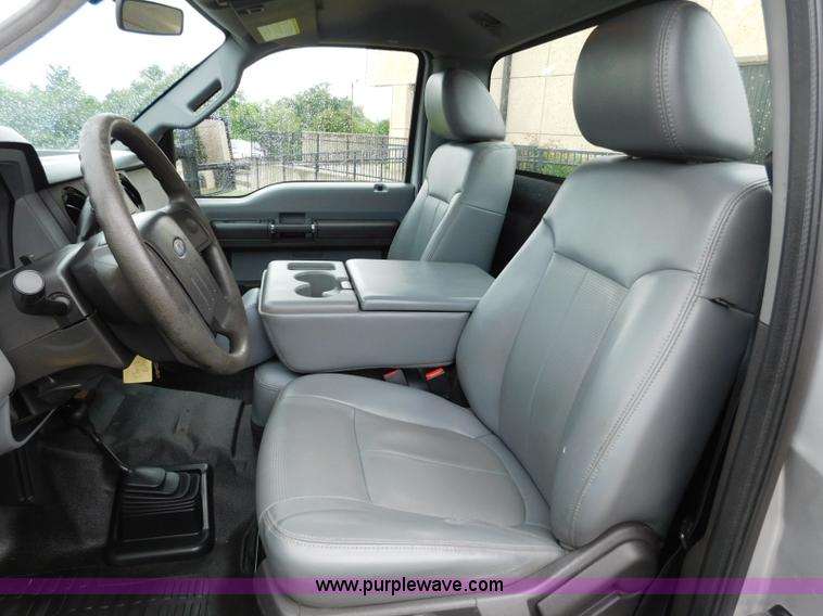 image for item L5859 2011 Ford F250 Super Duty pickup truck