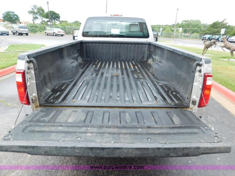 image for item L5859 2011 Ford F250 Super Duty pickup truck