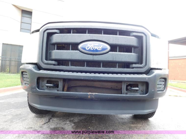 image for item L5859 2011 Ford F250 Super Duty pickup truck