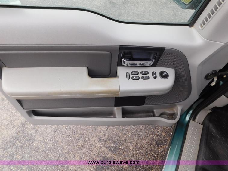 image for item L5860 2007 Ford F150 SuperCab pickup truck