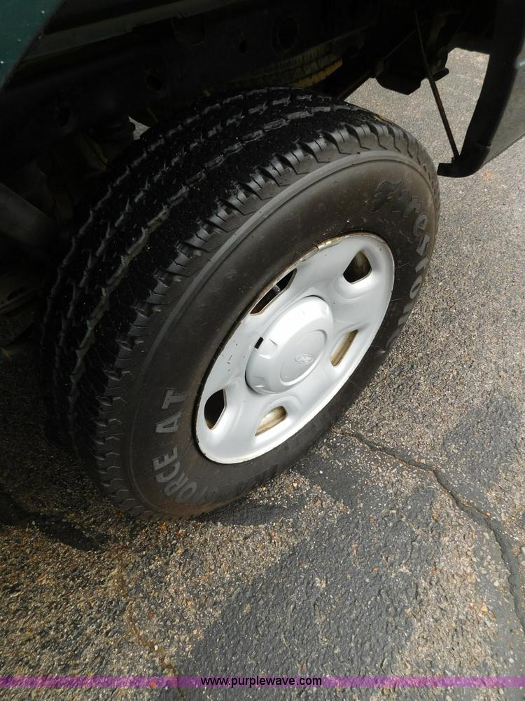 image for item L5860 2007 Ford F150 SuperCab pickup truck