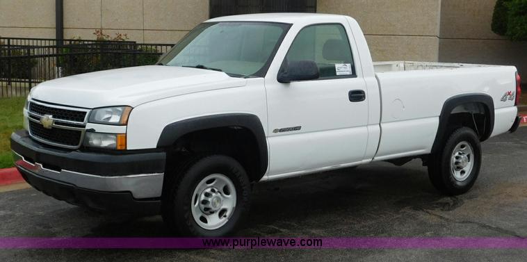 image for item L5862 2006 Chevrolet Silverado 2500HD pickup truck