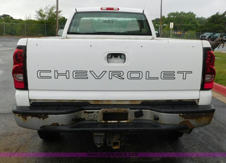 image for item L5862 2006 Chevrolet Silverado 2500HD pickup truck