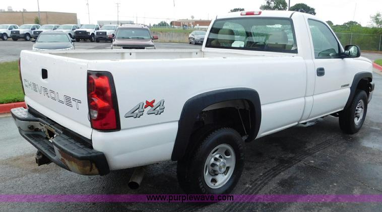 image for item L5862 2006 Chevrolet Silverado 2500HD pickup truck