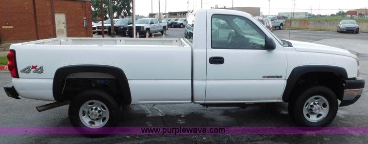 image for item L5862 2006 Chevrolet Silverado 2500HD pickup truck