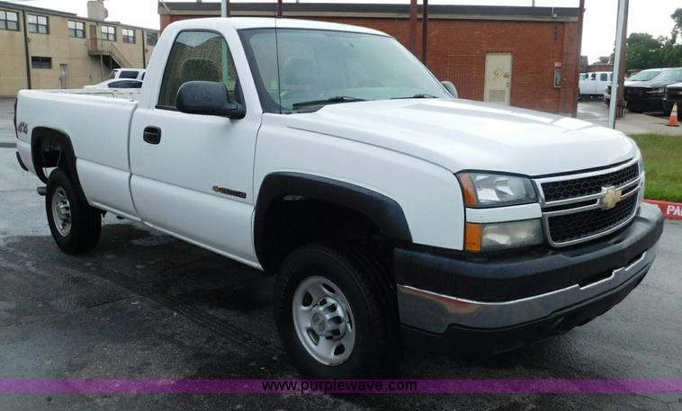image for item L5862 2006 Chevrolet Silverado 2500HD pickup truck