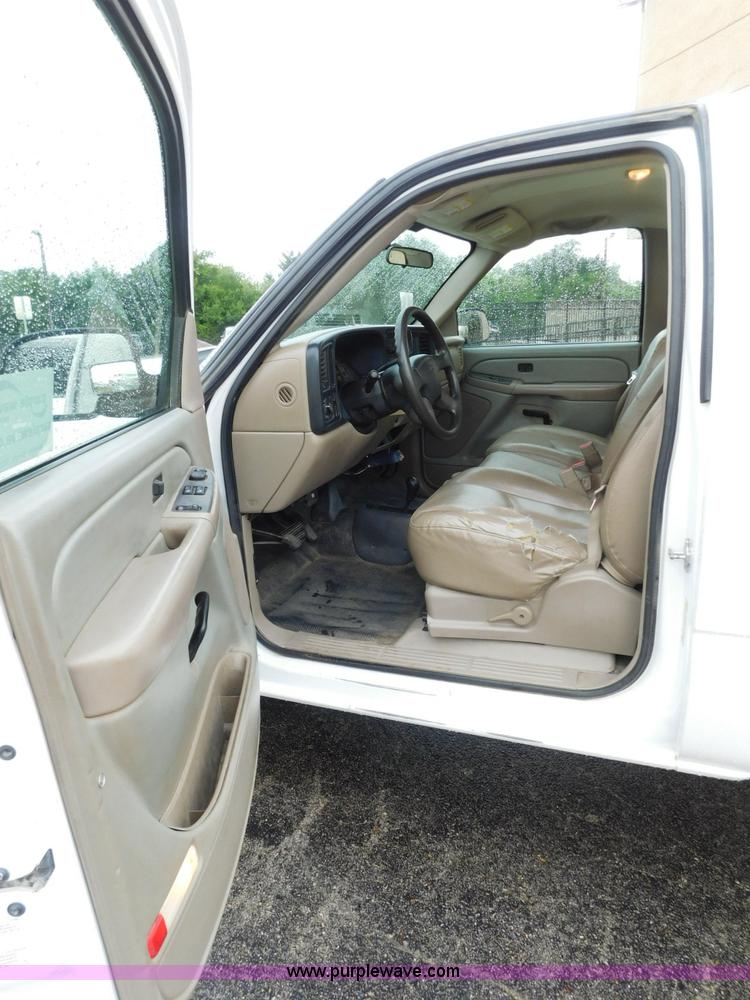 image for item L5862 2006 Chevrolet Silverado 2500HD pickup truck