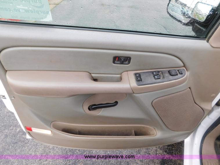 image for item L5862 2006 Chevrolet Silverado 2500HD pickup truck