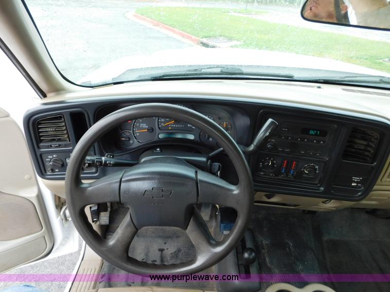 image for item L5862 2006 Chevrolet Silverado 2500HD pickup truck