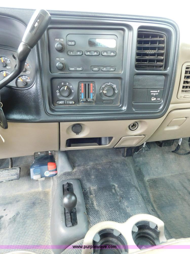 image for item L5862 2006 Chevrolet Silverado 2500HD pickup truck