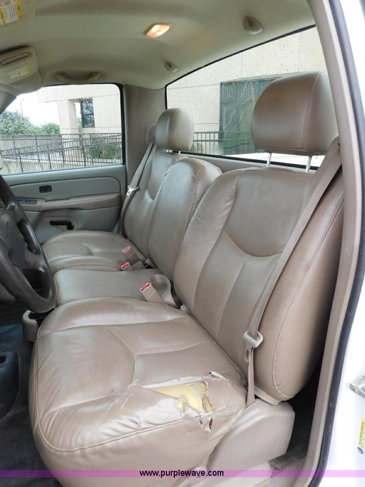 image for item L5862 2006 Chevrolet Silverado 2500HD pickup truck