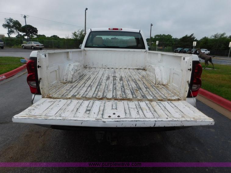 image for item L5862 2006 Chevrolet Silverado 2500HD pickup truck