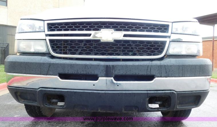 image for item L5862 2006 Chevrolet Silverado 2500HD pickup truck