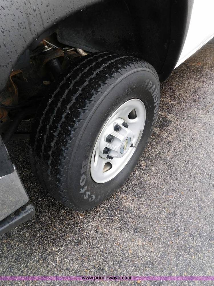 image for item L5862 2006 Chevrolet Silverado 2500HD pickup truck