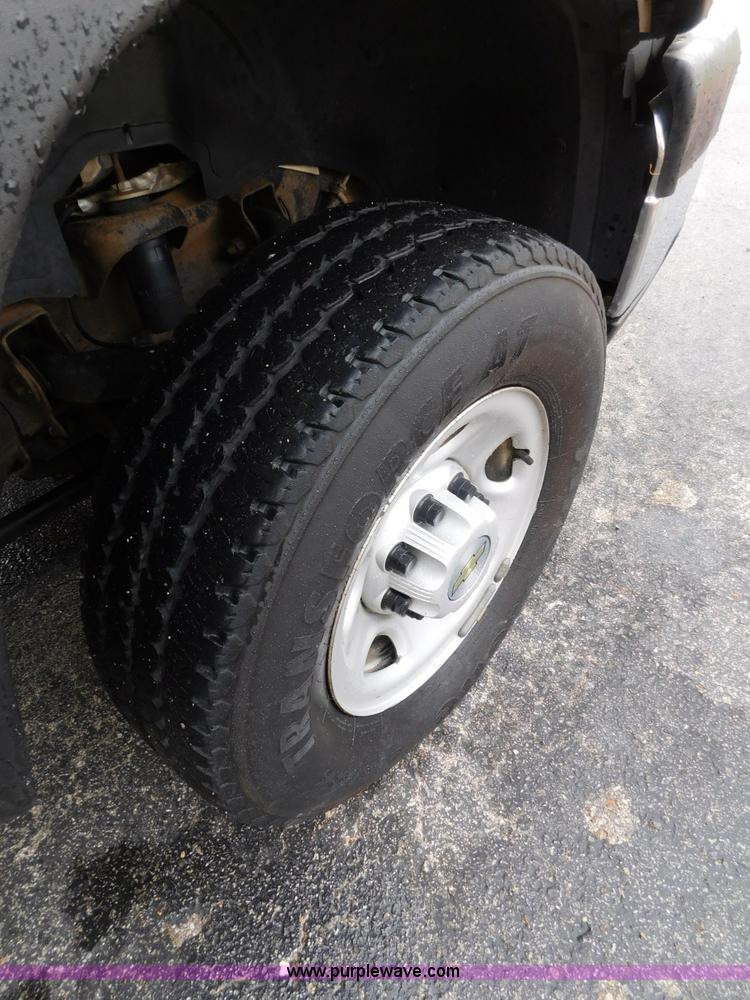 image for item L5862 2006 Chevrolet Silverado 2500HD pickup truck