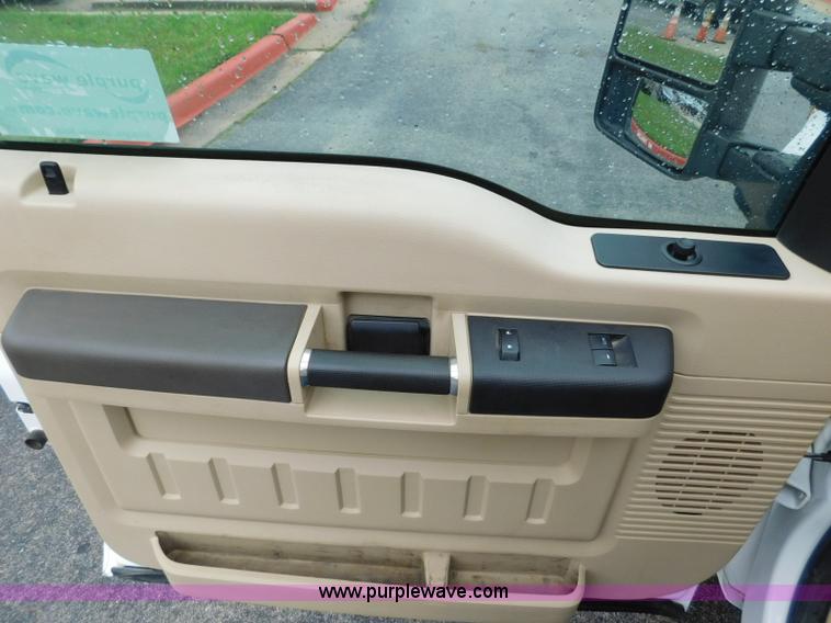 image for item L5867 2008 Ford F250 Super Duty pickup truck