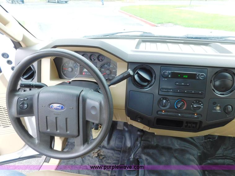 image for item L5867 2008 Ford F250 Super Duty pickup truck