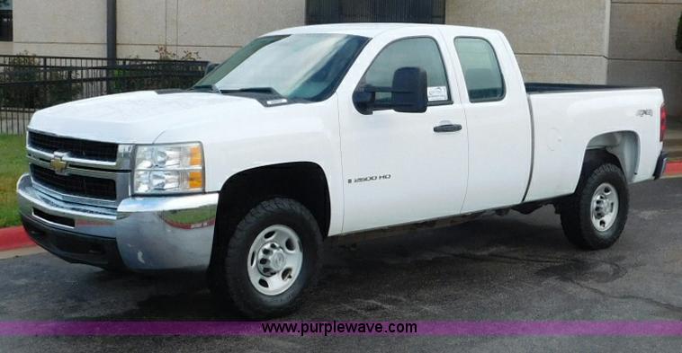 image for item L5869 2009 Chevrolet Silverado 2500HD Ext. Cab pickup truck