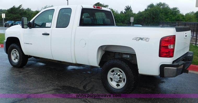 image for item L5869 2009 Chevrolet Silverado 2500HD Ext. Cab pickup truck
