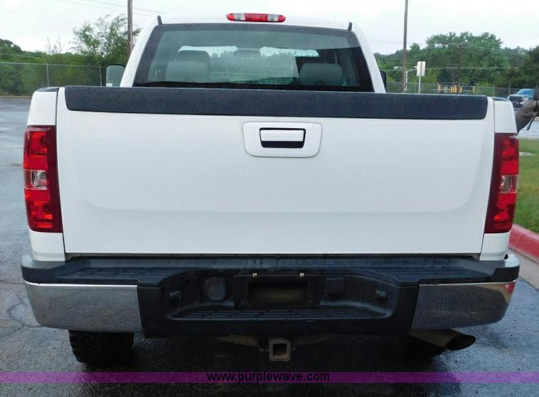 image for item L5869 2009 Chevrolet Silverado 2500HD Ext. Cab pickup truck