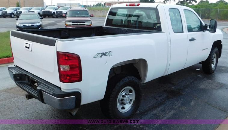 image for item L5869 2009 Chevrolet Silverado 2500HD Ext. Cab pickup truck