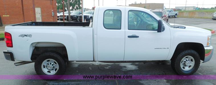 image for item L5869 2009 Chevrolet Silverado 2500HD Ext. Cab pickup truck