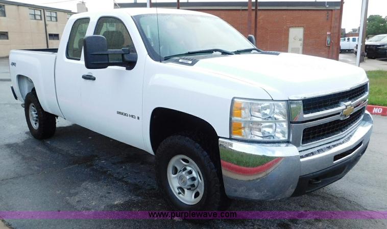 image for item L5869 2009 Chevrolet Silverado 2500HD Ext. Cab pickup truck